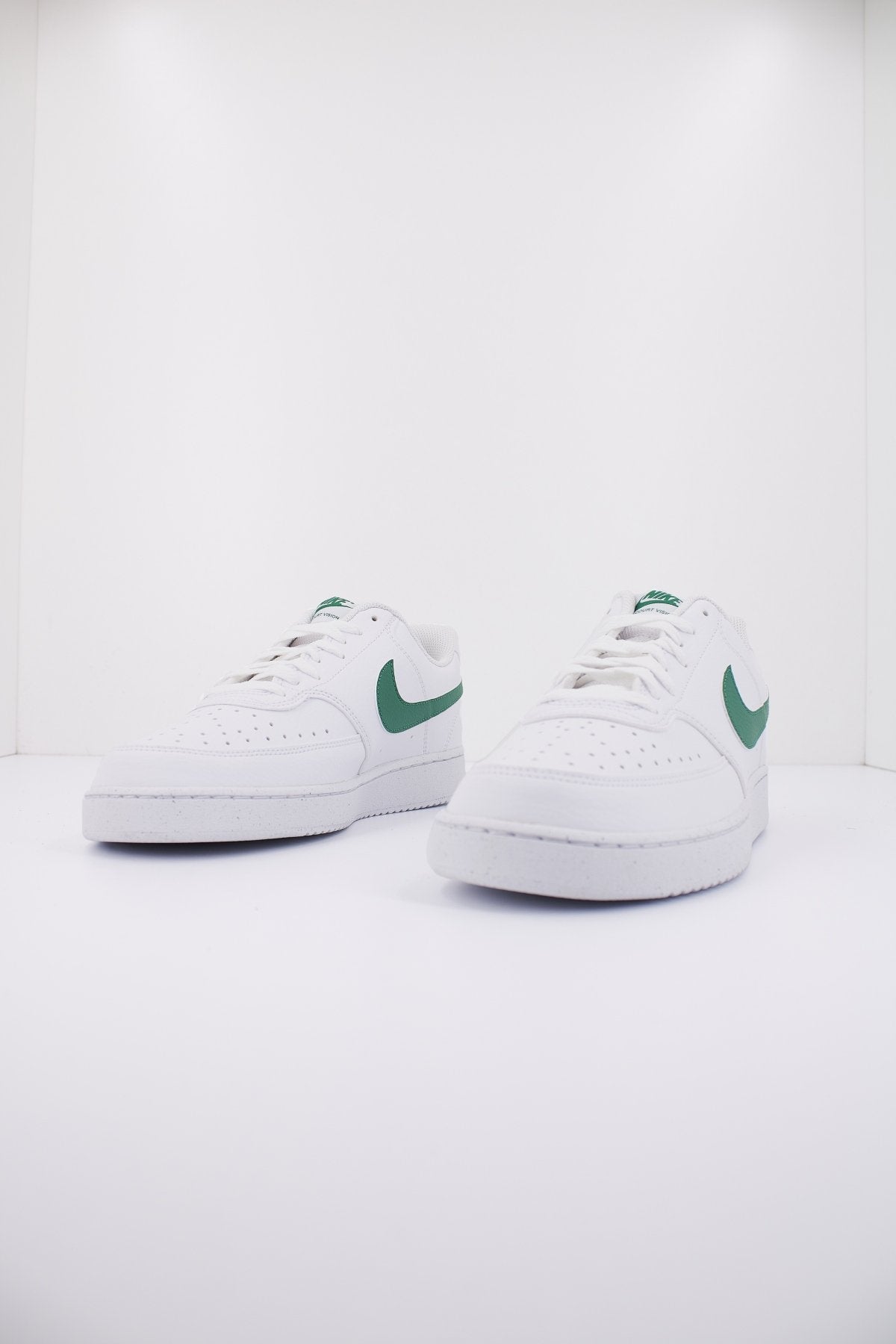 NIKE VISION LOW NEXT NATURE en color BLANCO (2)