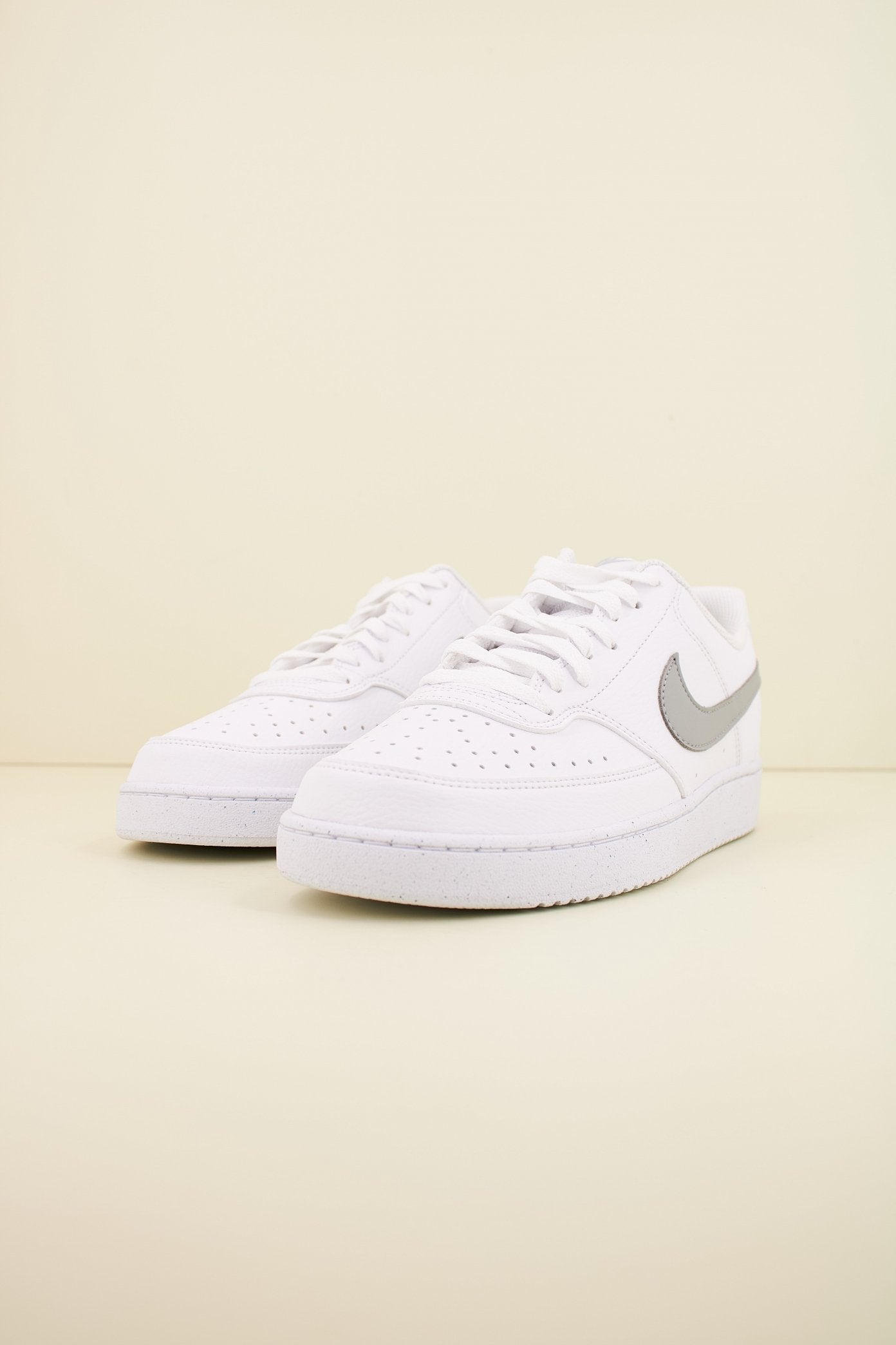NIKE VISION LOW NEXT NATURE en color BLANCO (2)