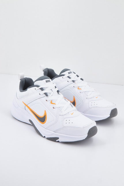 NIKE DELFY ALL DAY en color BLANCO (1)
