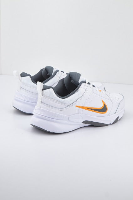 NIKE DELFY ALL DAY en color BLANCO (2)