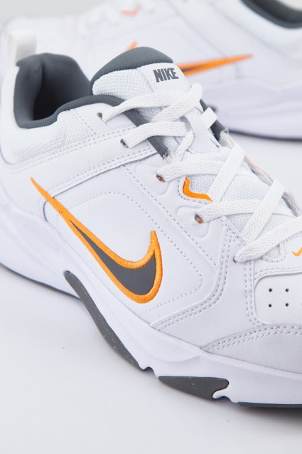 NIKE DELFY ALL DAY en color BLANCO (4)