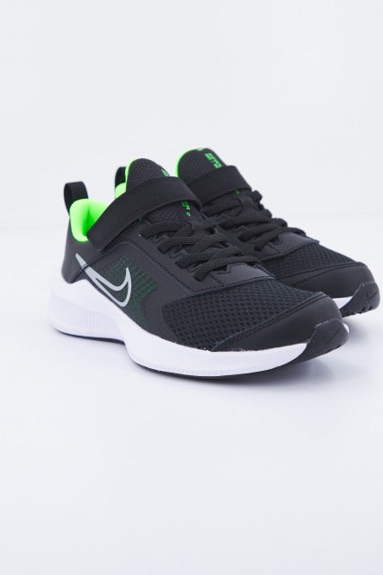 NIKE DOWNSHIFTER LITTLE en color NEGRO (1)