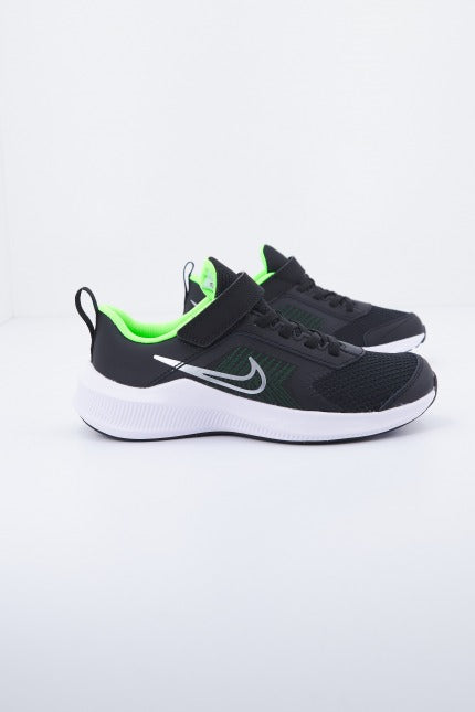 NIKE DOWNSHIFTER LITTLE en color NEGRO (2)