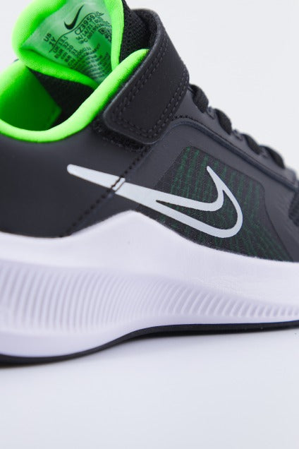 NIKE DOWNSHIFTER LITTLE en color NEGRO (4)