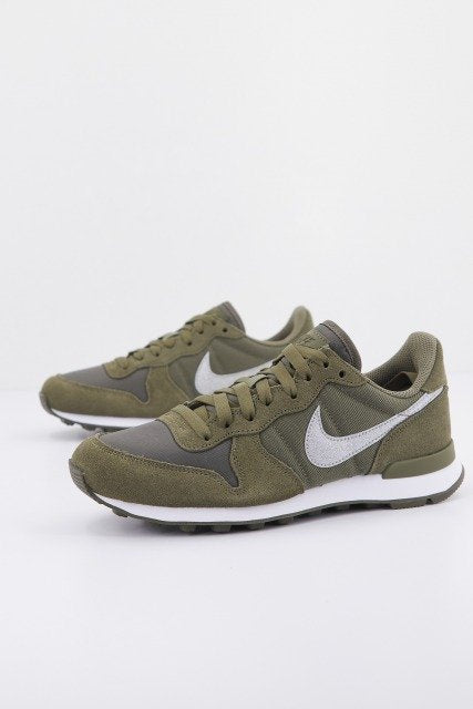 NIKE W INTERNATIONALIST en color VERDE (1)