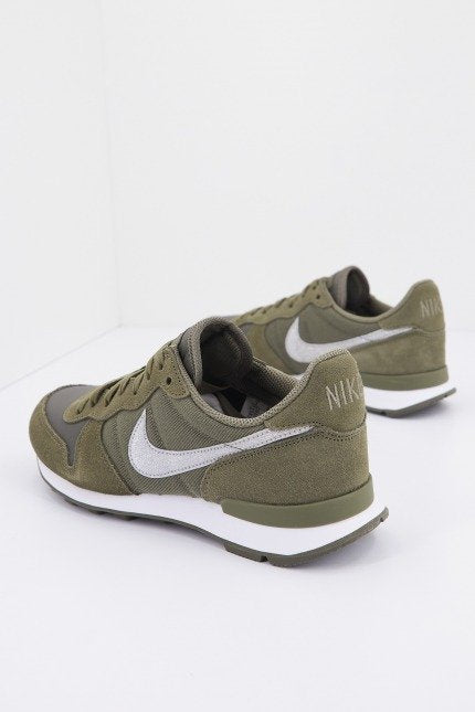 NIKE W INTERNATIONALIST en color VERDE (3)