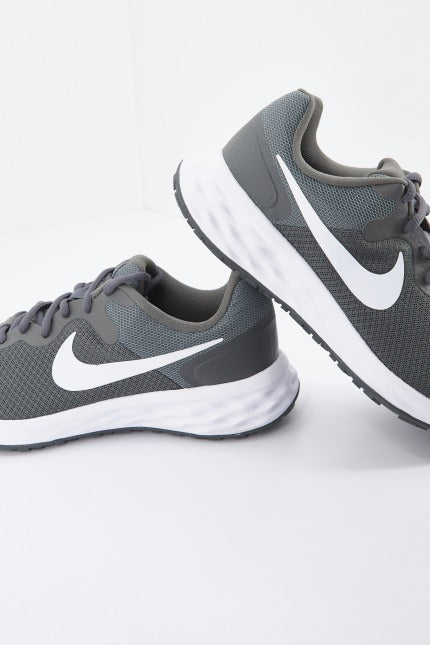 NIKE REVOLUTION en color VERDE (2)