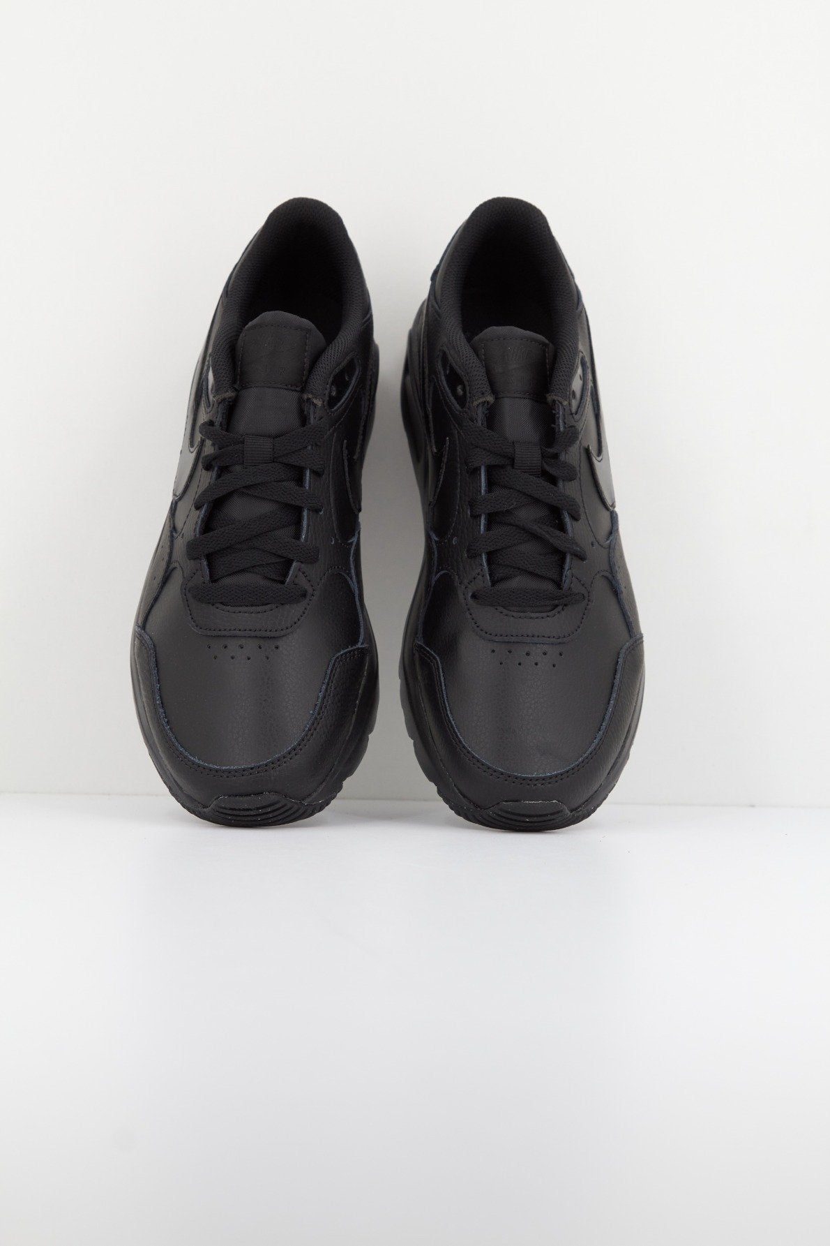 NIKE SC LEATHER en color NEGRO (2)