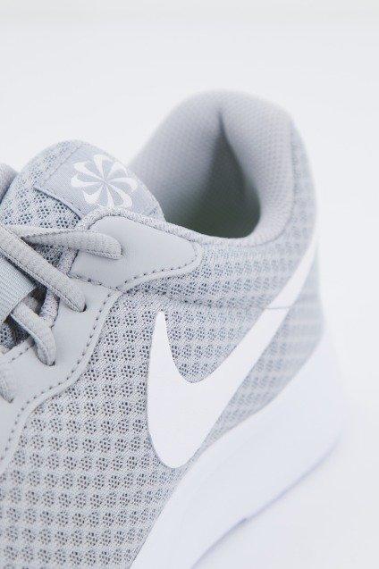 NIKE TANJUN en color GRIS (4)