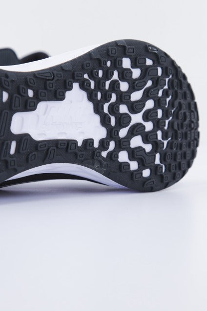 NIKE REVOLUTION WOMEN'S RU en color NEGRO (4)
