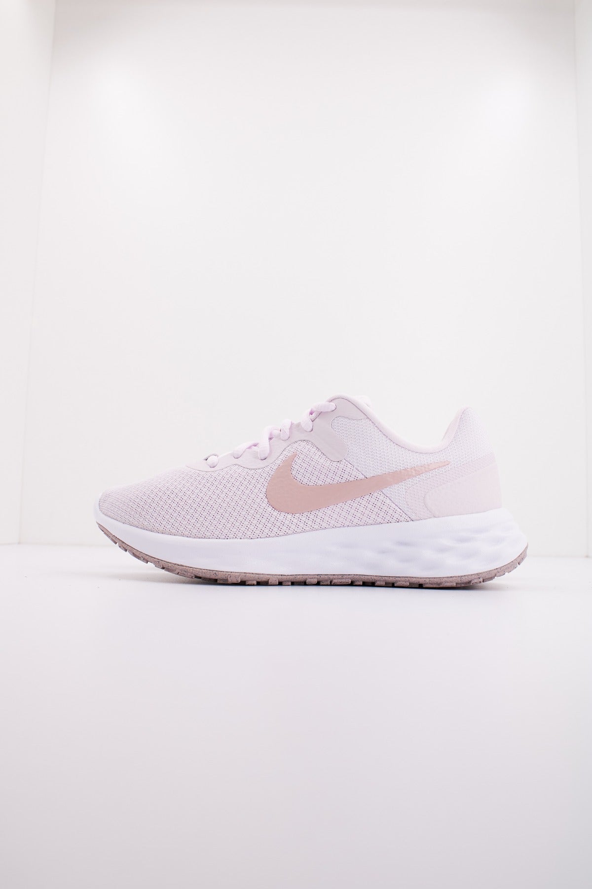 NIKE REVOLUTION WOMEN'S RU en color VIOLETA (1)