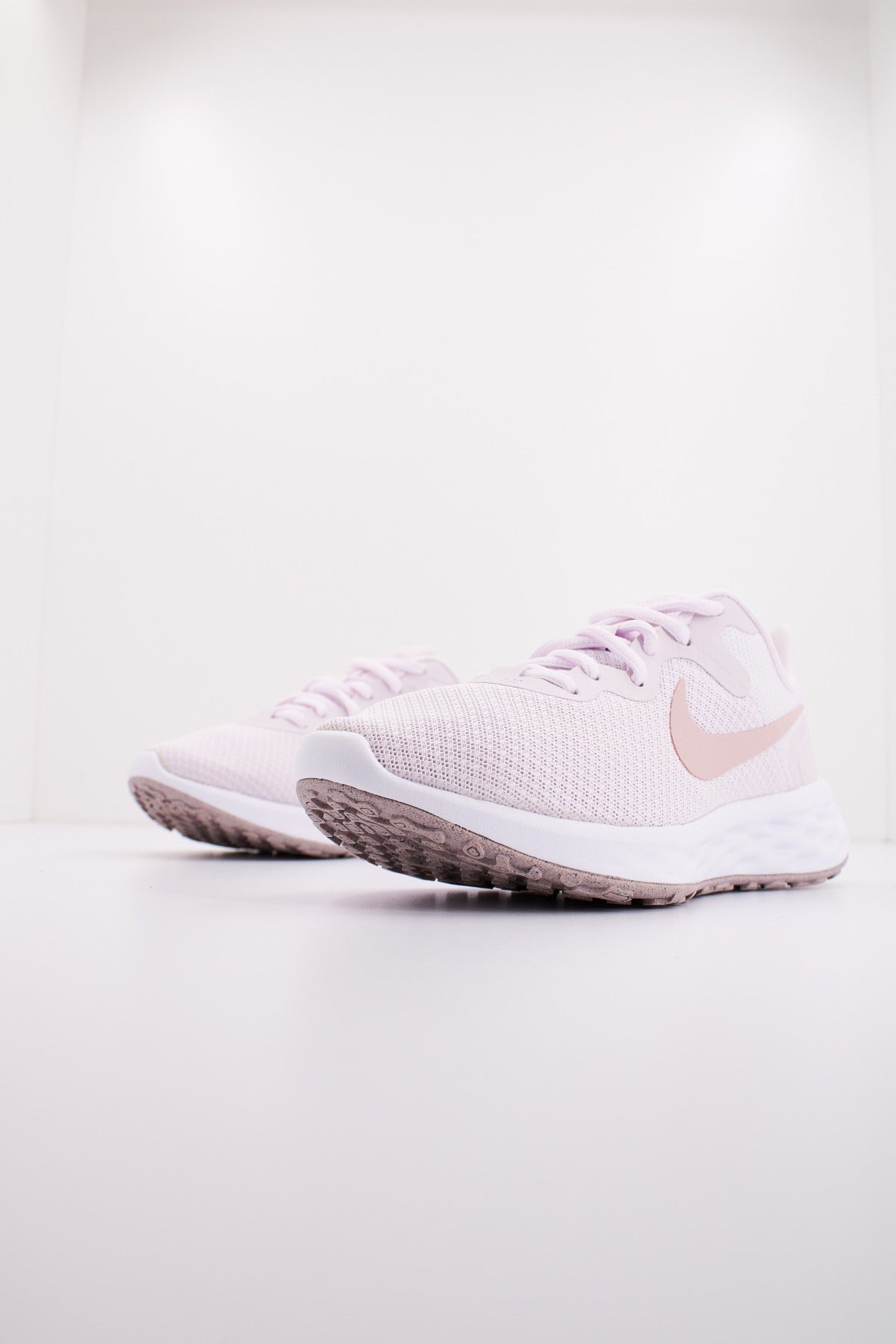 NIKE REVOLUTION WOMEN'S RU en color VIOLETA (2)