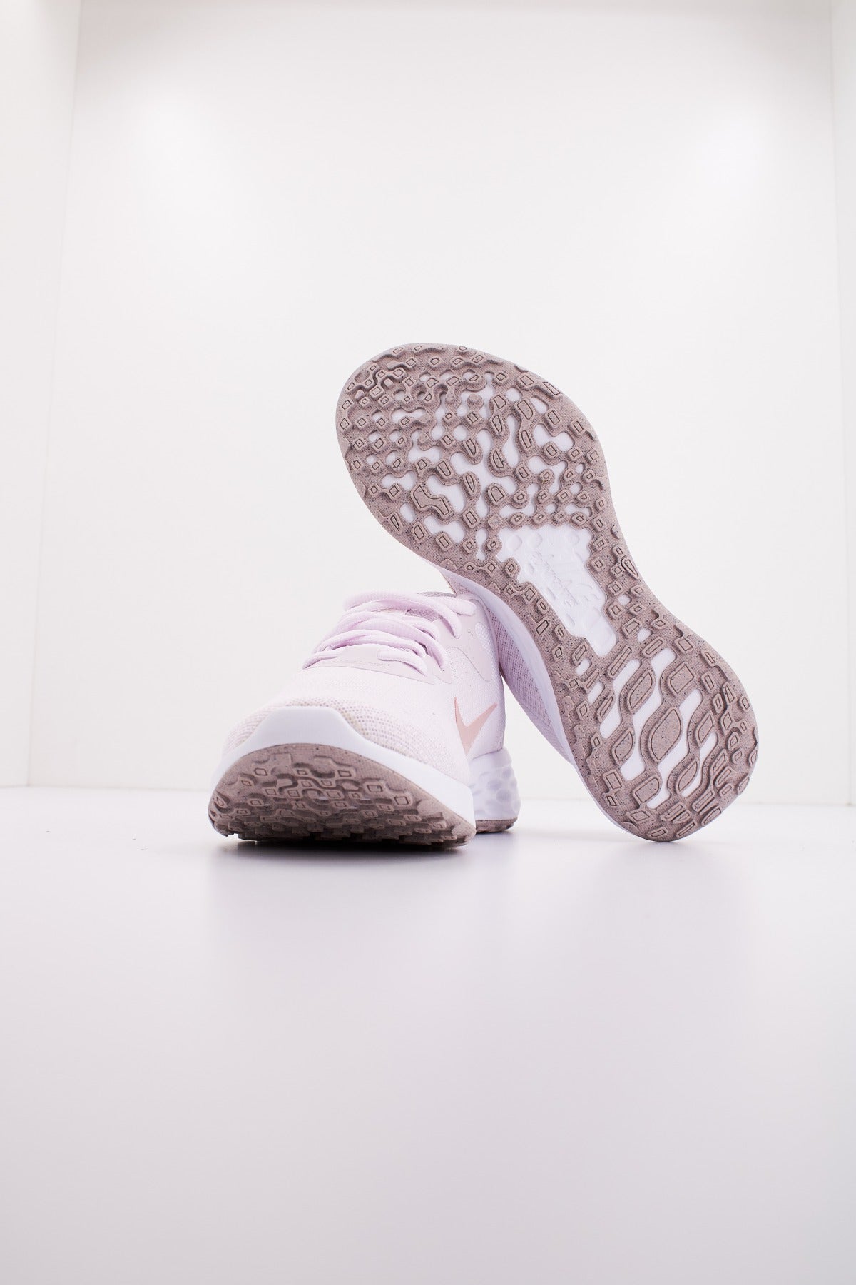 NIKE REVOLUTION WOMEN'S RU en color VIOLETA (4)