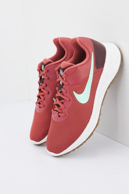 NIKE REVOLUTION WOMEN'S RU en color MARRON (1)