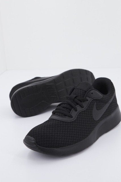 NIKE TANJUN en color NEGRO (1)