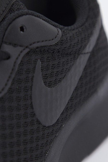 NIKE TANJUN en color NEGRO (4)