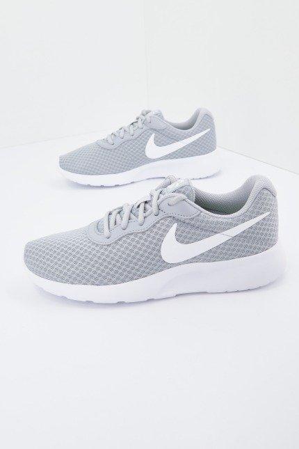 NIKE TANJUN en color GRIS (1)
