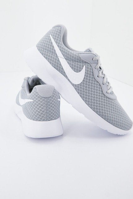 NIKE TANJUN en color GRIS (3)