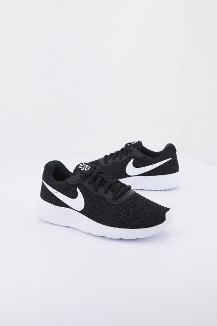 NIKE TANJUN en color NEGRO (1)