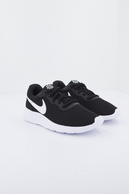 NIKE TANJUN en color NEGRO (2)