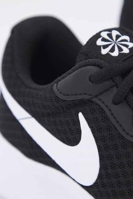 NIKE TANJUN en color NEGRO (4)