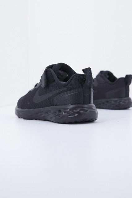 NIKE REVOLUTION BABY en color NEGRO (4)