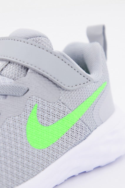 NIKE REVOLUTION BABY en color GRIS (4)
