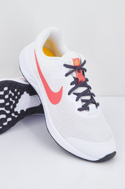 NIKE REVOLUTION BIG KIDS' en color BLANCO (2)