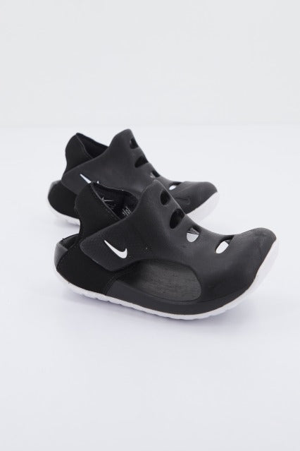 NIKE SUNRAY PROTECT BABY/T en color NEGRO (3)