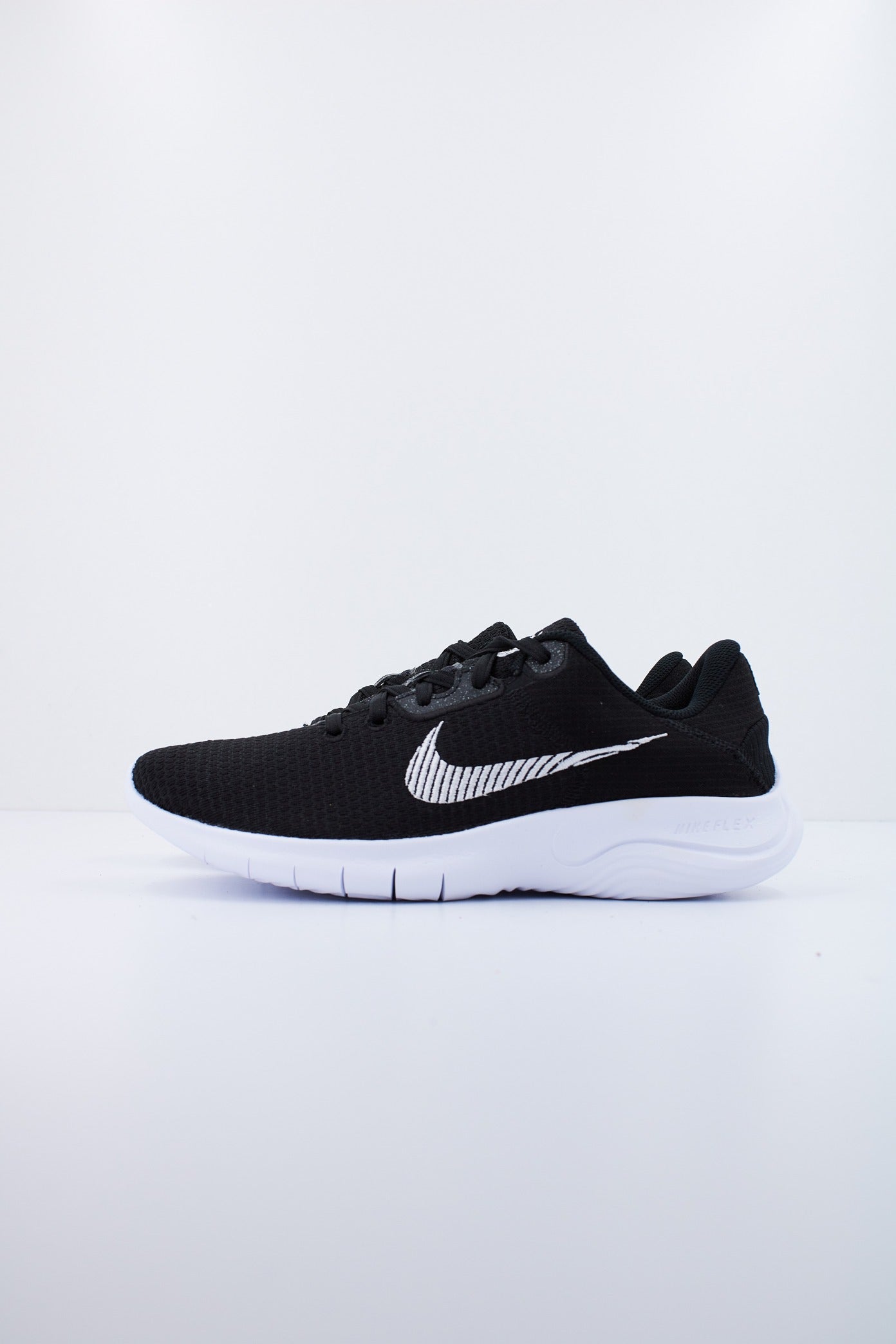 NIKE FLEX EXPERIENCE RUN en color NEGRO (1)