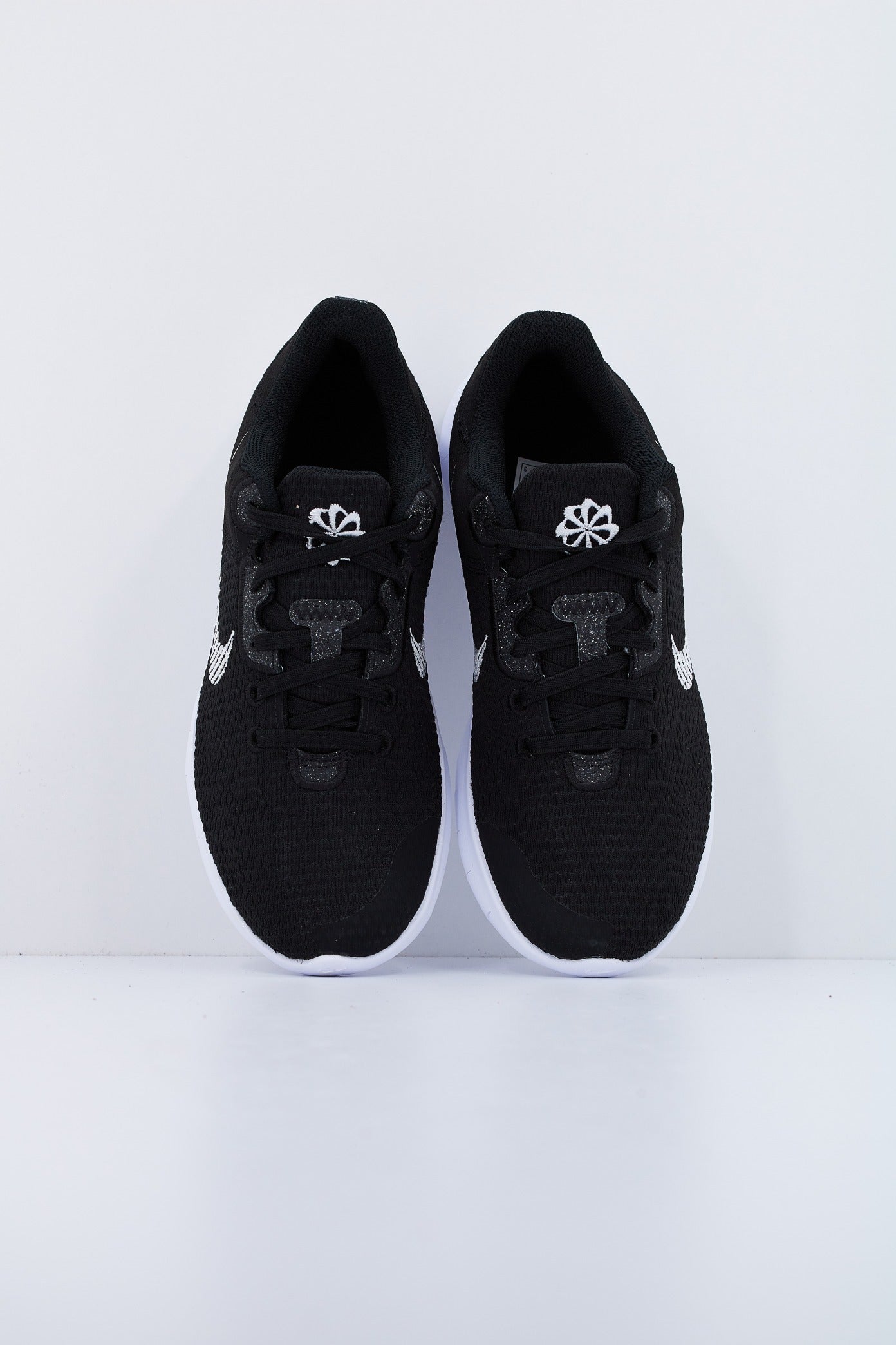 NIKE FLEX EXPERIENCE RUN en color NEGRO (2)