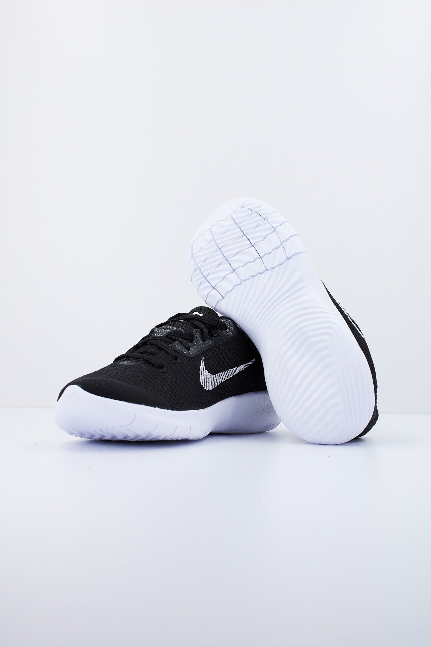 NIKE FLEX EXPERIENCE RUN en color NEGRO (4)