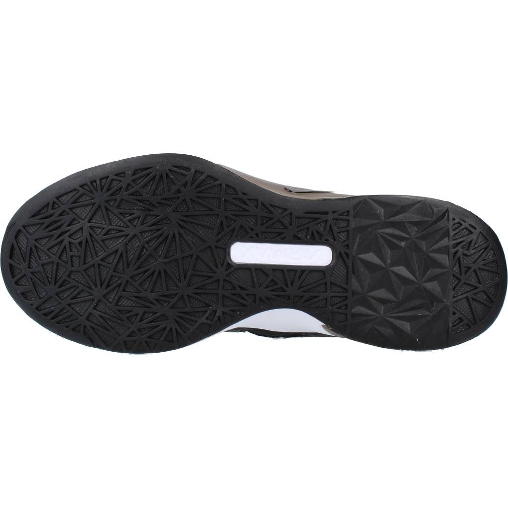 NIKE AIR MAX BELLA TR en color NEGRO (6)