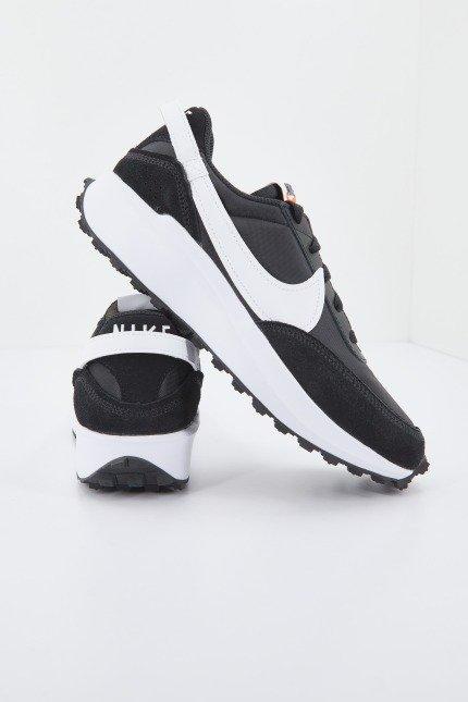NIKE WAFFLE DEBUT WOMEN'S SH en color NEGRO (2)