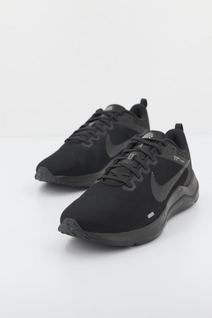 NIKE DOWNSHIFTER C/O en color NEGRO (1)
