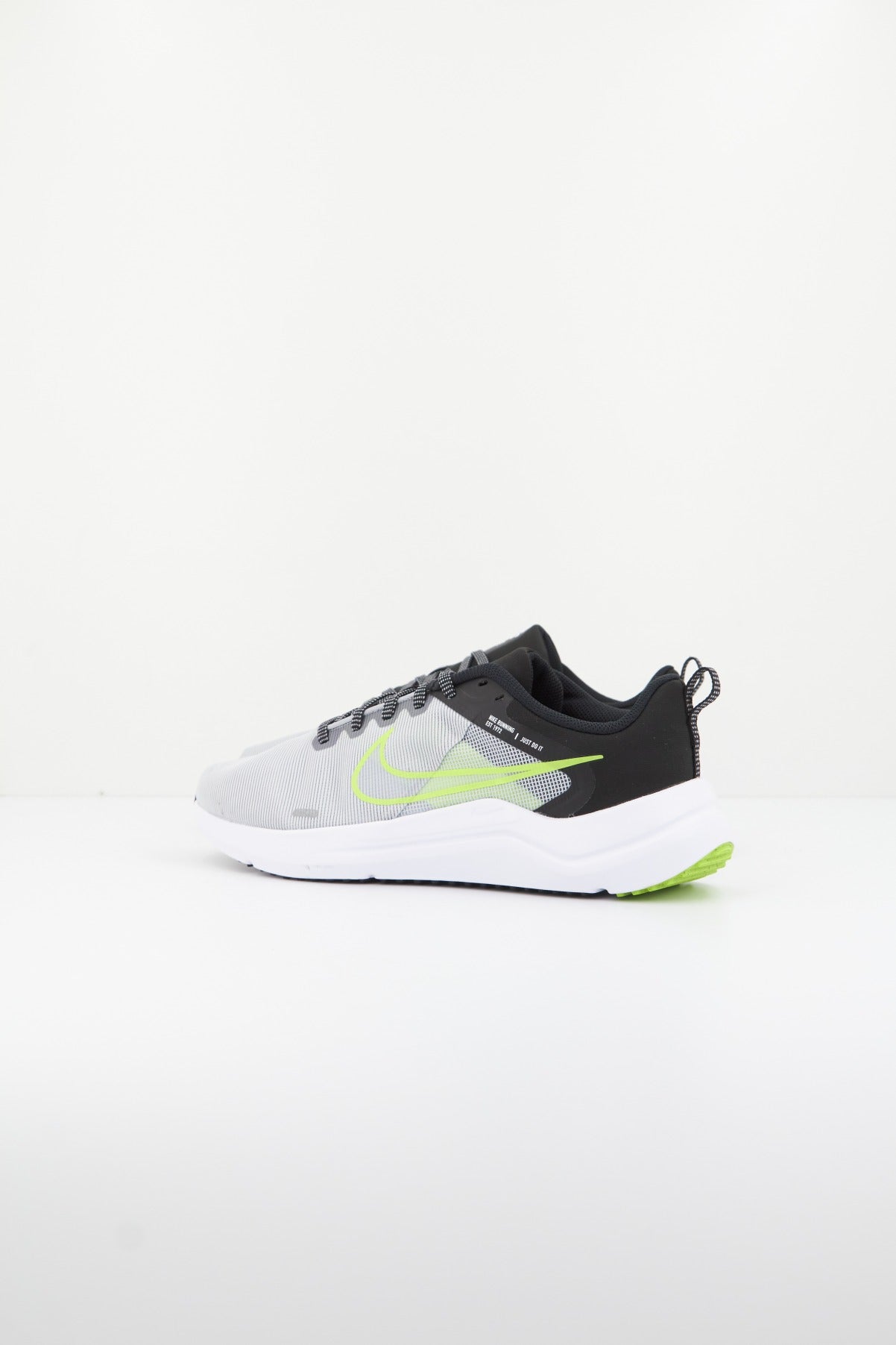 NIKE DOWNSHIFTER en color GRIS (3)