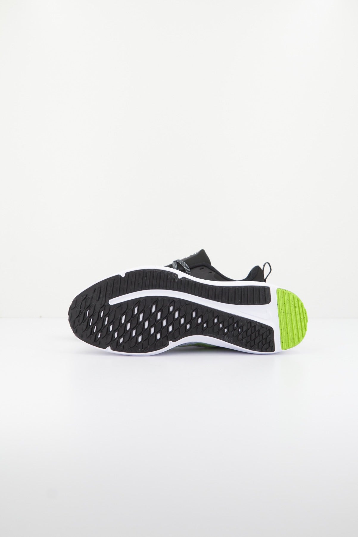 NIKE DOWNSHIFTER en color GRIS (4)