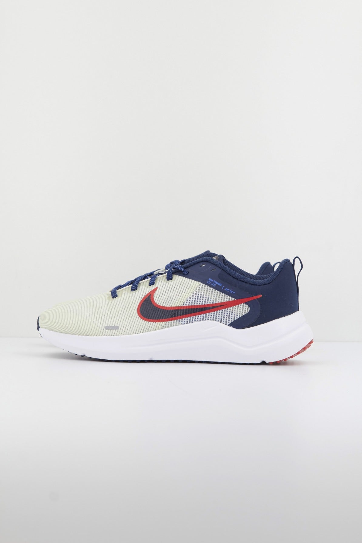 NIKE DOWNSHIFTER en color AMARILLO (1)