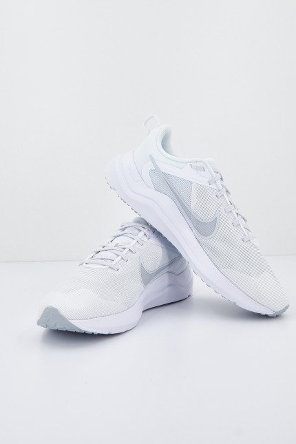 NIKE DOWNSHIFTER C/O en color BLANCO (1)