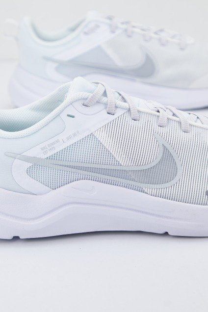 NIKE DOWNSHIFTER C/O en color BLANCO (3)
