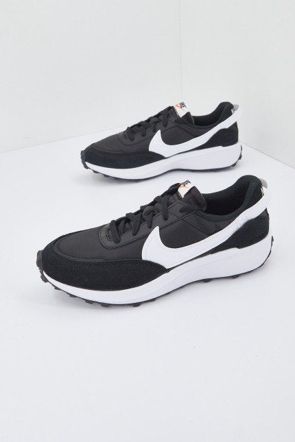 NIKE WAFFLE DEBUT en color NEGRO (1)