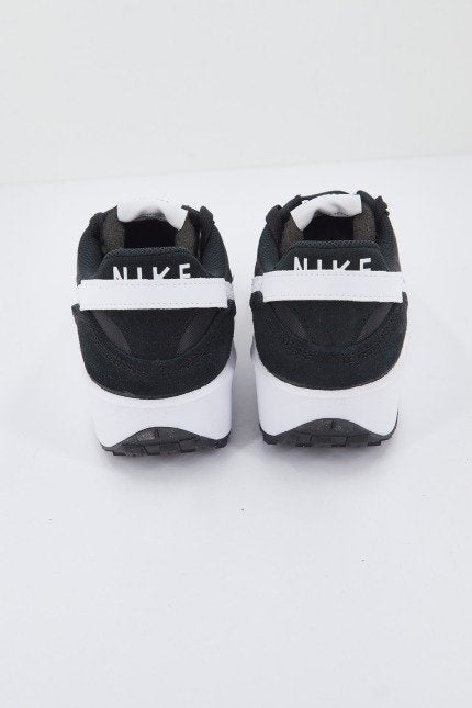 NIKE WAFFLE DEBUT en color NEGRO (2)
