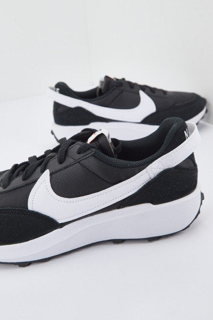 NIKE WAFFLE DEBUT en color NEGRO (4)