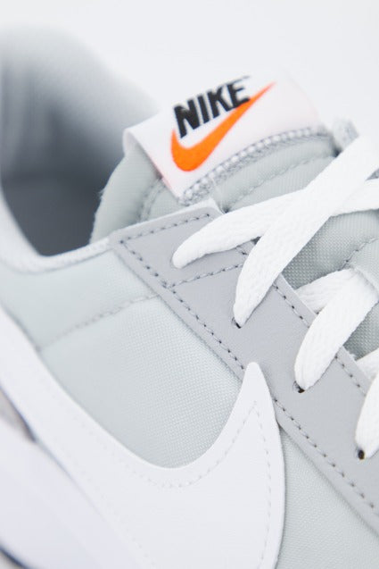 NIKE WAFFLE DEBUT MEN'S SHOE en color GRIS (4)