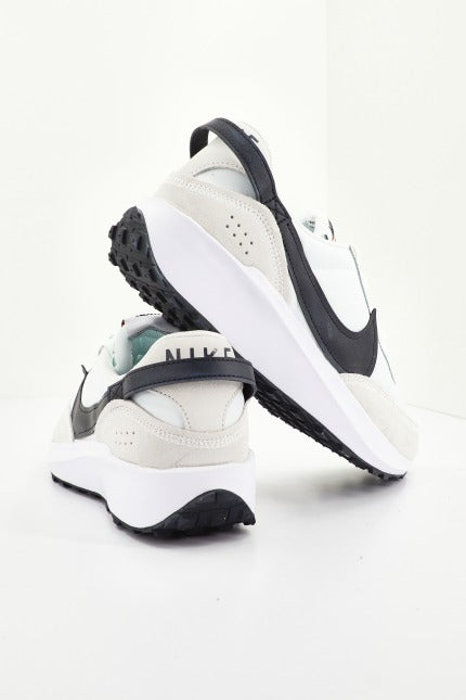 NIKE WAFFLE DEBUT MEN'S SHOE en color BLANCO (2)