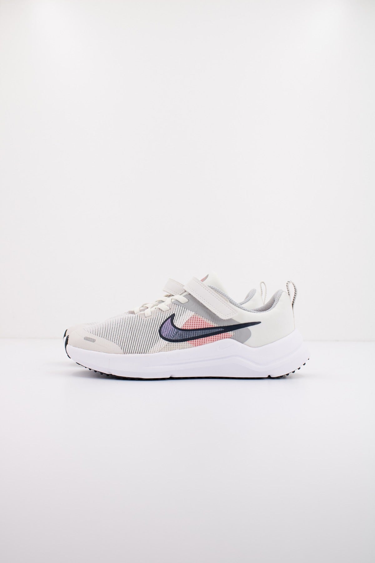 NIKE DOWNSHIFTER en color BEIS (1)