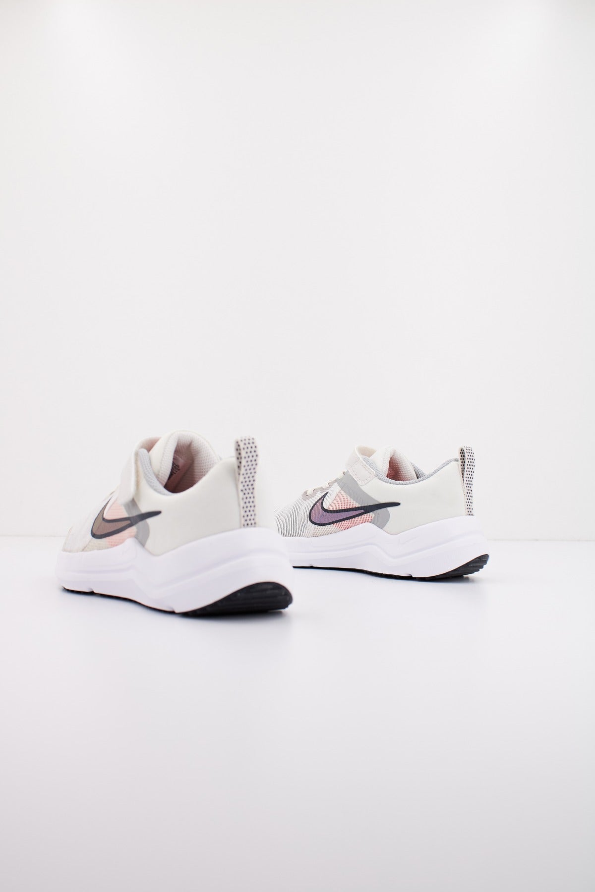 NIKE DOWNSHIFTER en color BEIS (3)