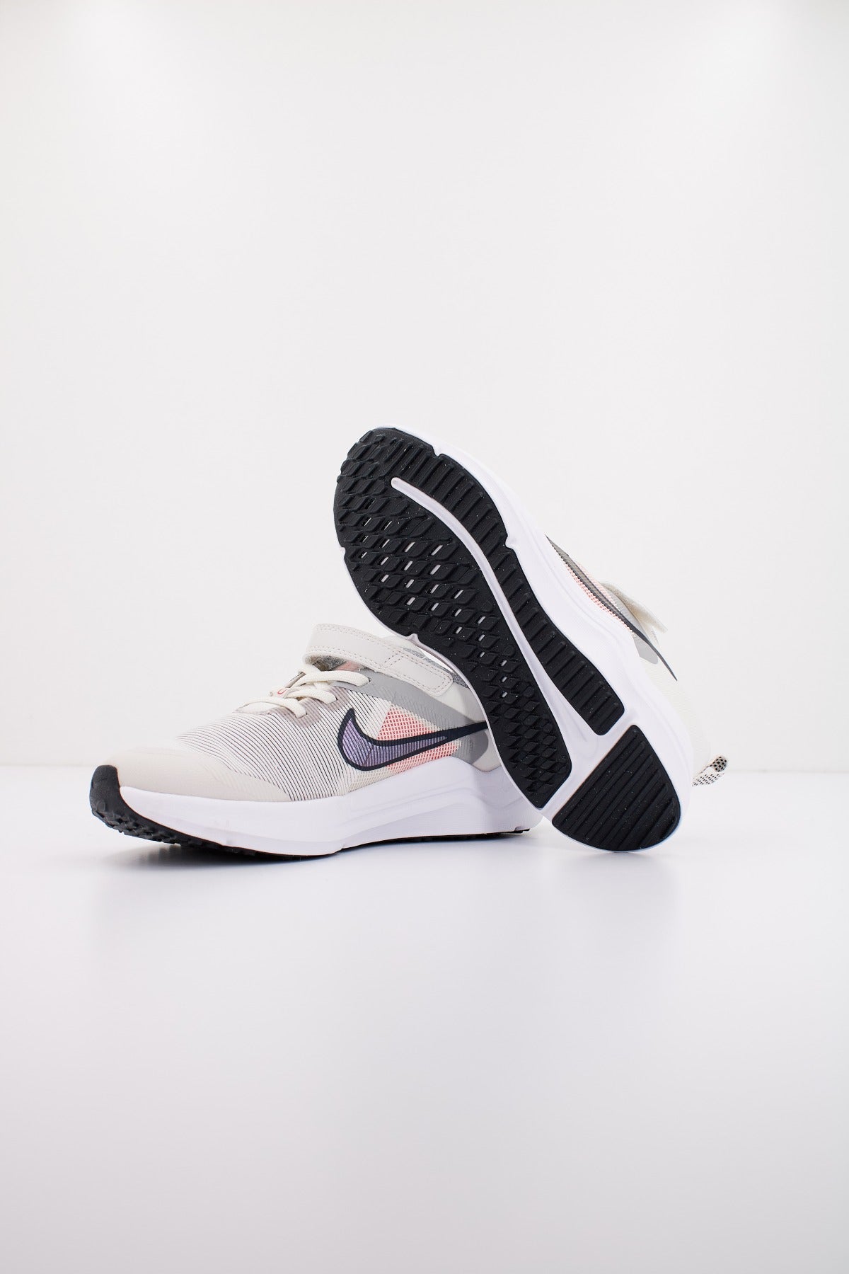 NIKE DOWNSHIFTER en color BEIS (4)