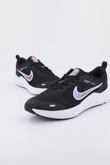NIKE DOWNSHIFTER BIG KIDS en color NEGRO (2)