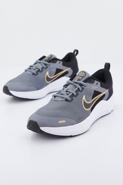 NIKE DOWNSHIFTER BIG KIDS en color GRIS (1)